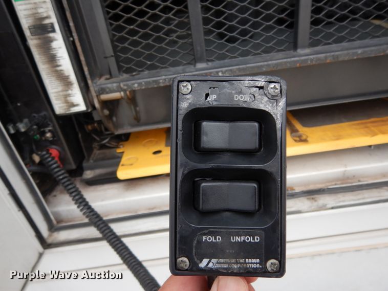 image for item DM2922 2009 Ford E450  shuttle bus