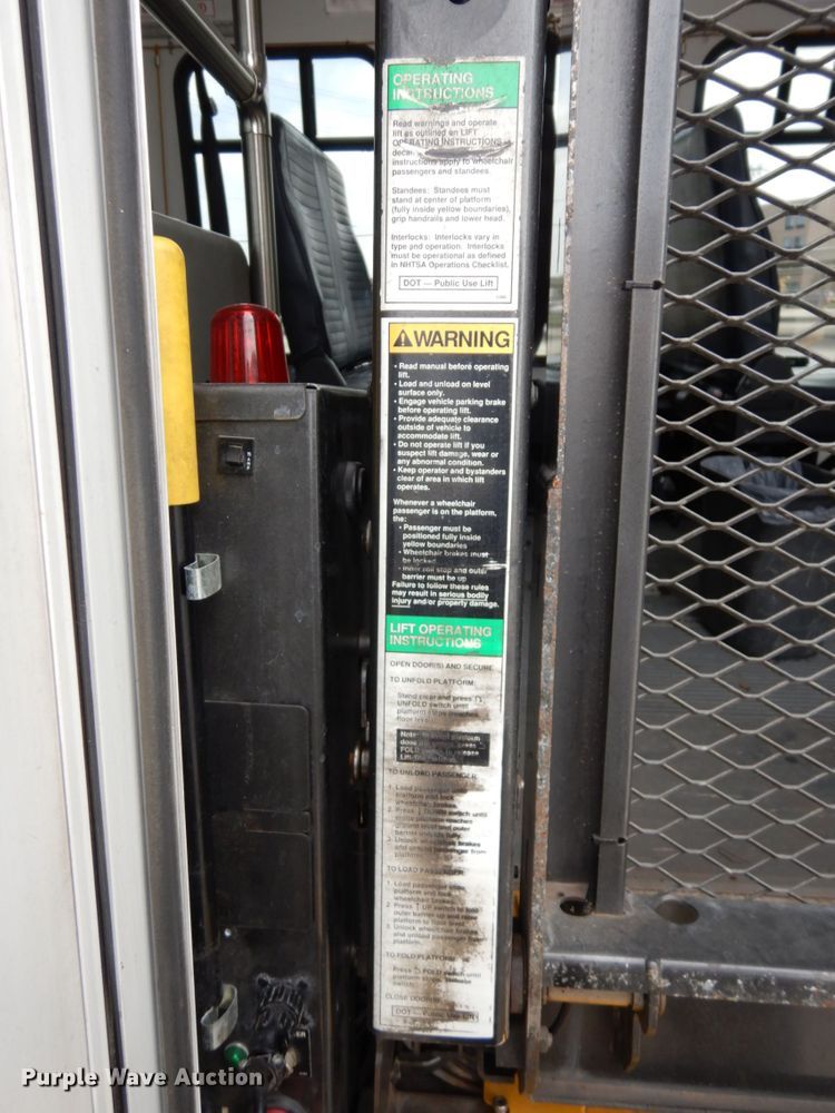 image for item DM2922 2009 Ford E450  shuttle bus