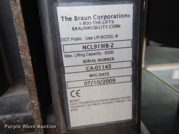 image for item DM2922 2009 Ford E450  shuttle bus