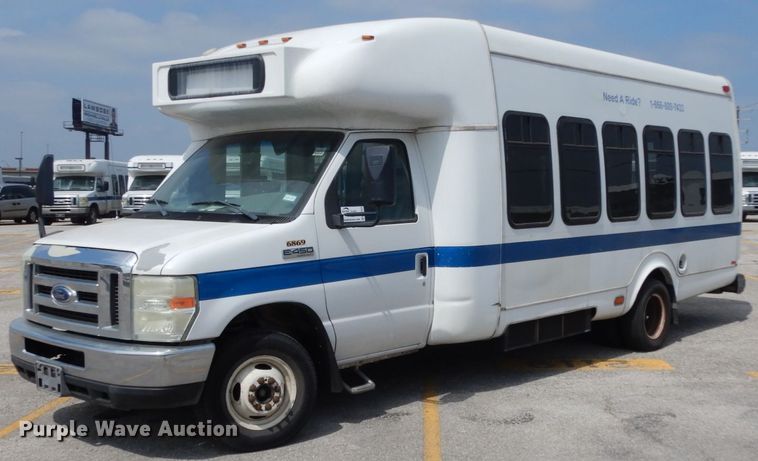 image for item DM2923 2008 Ford E450  shuttle bus