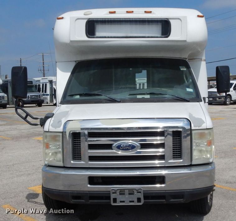 image for item DM2923 2008 Ford E450  shuttle bus
