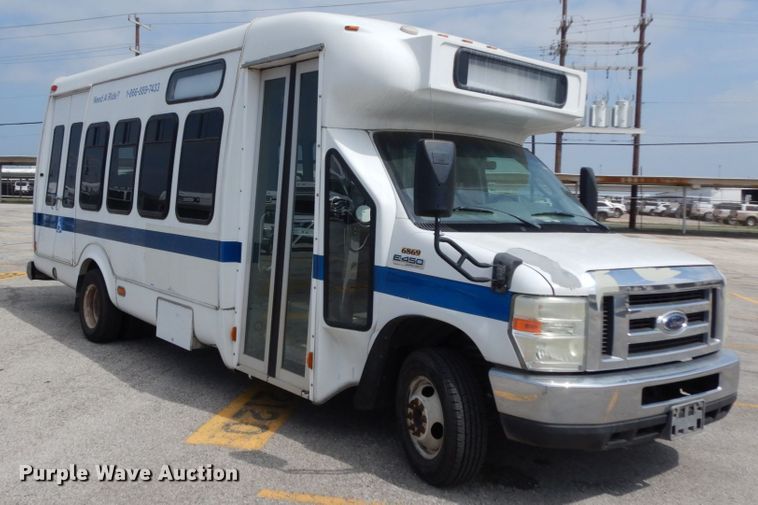 image for item DM2923 2008 Ford E450  shuttle bus