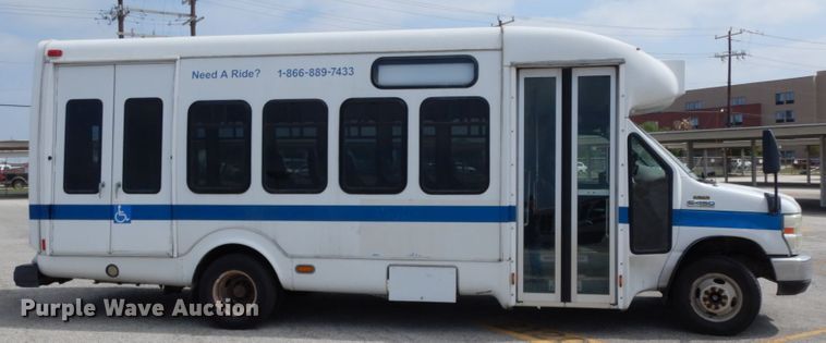 image for item DM2923 2008 Ford E450  shuttle bus