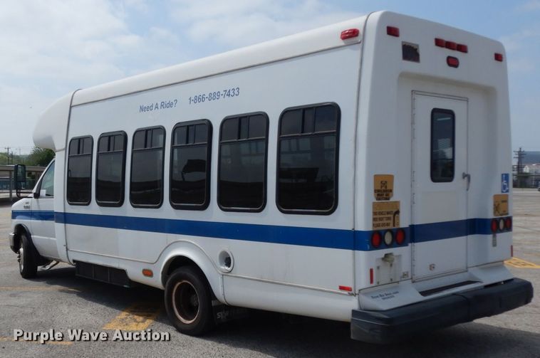 image for item DM2923 2008 Ford E450  shuttle bus