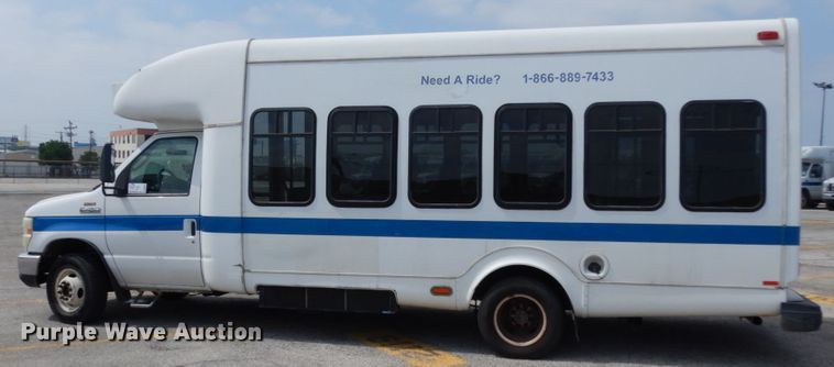 image for item DM2923 2008 Ford E450  shuttle bus