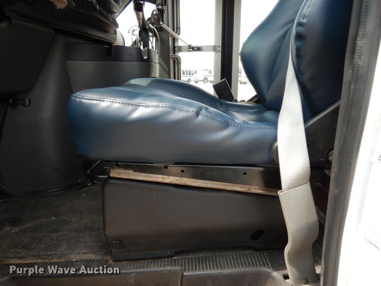 image for item DM2923 2008 Ford E450  shuttle bus