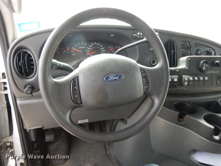 image for item DM2923 2008 Ford E450  shuttle bus