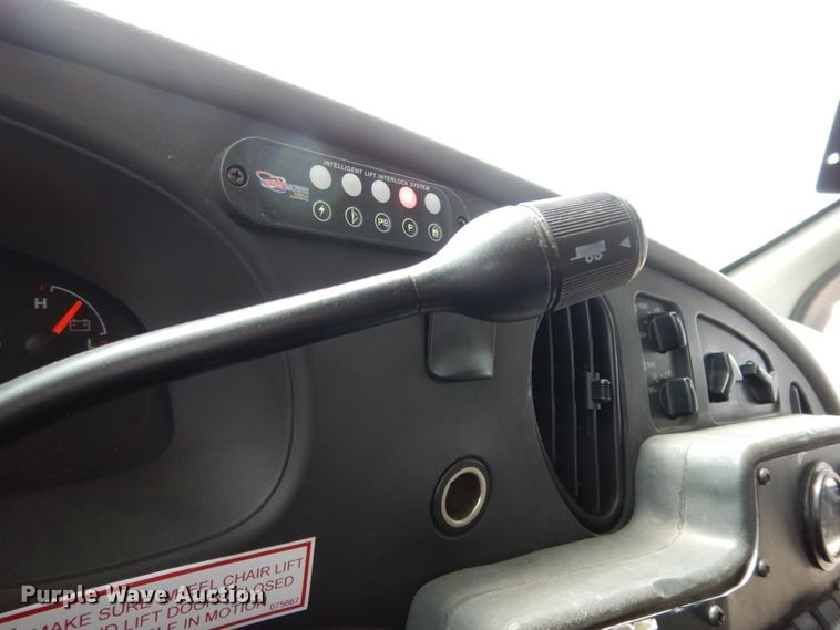 image for item DM2923 2008 Ford E450  shuttle bus