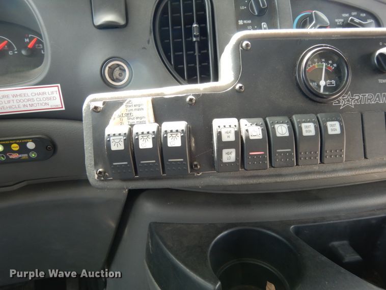 image for item DM2923 2008 Ford E450  shuttle bus