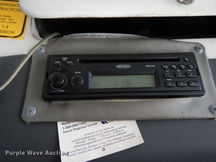 image for item DM2923 2008 Ford E450  shuttle bus