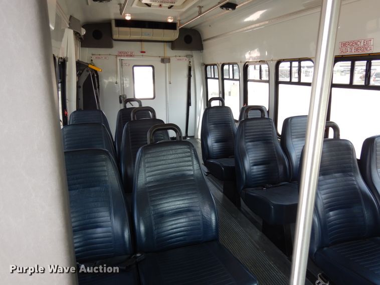 image for item DM2923 2008 Ford E450  shuttle bus