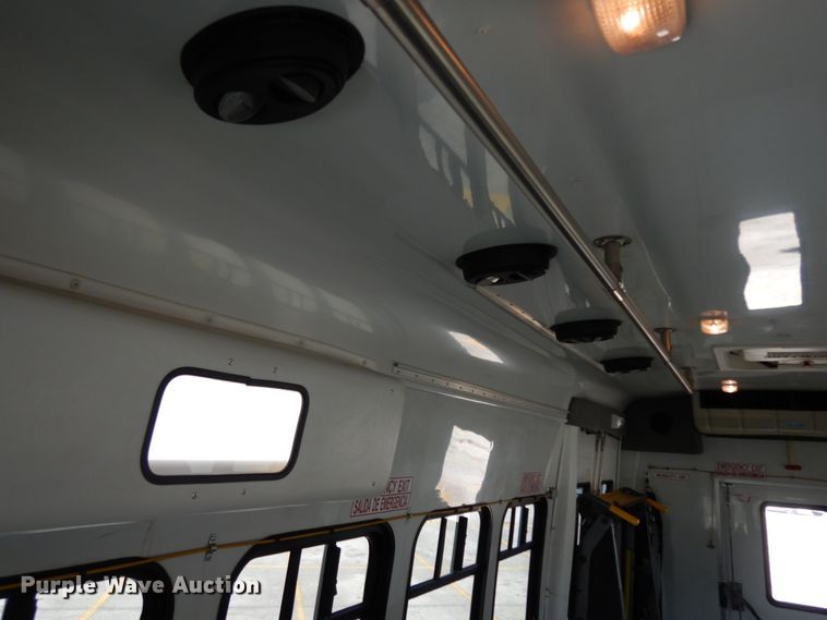 image for item DM2923 2008 Ford E450  shuttle bus