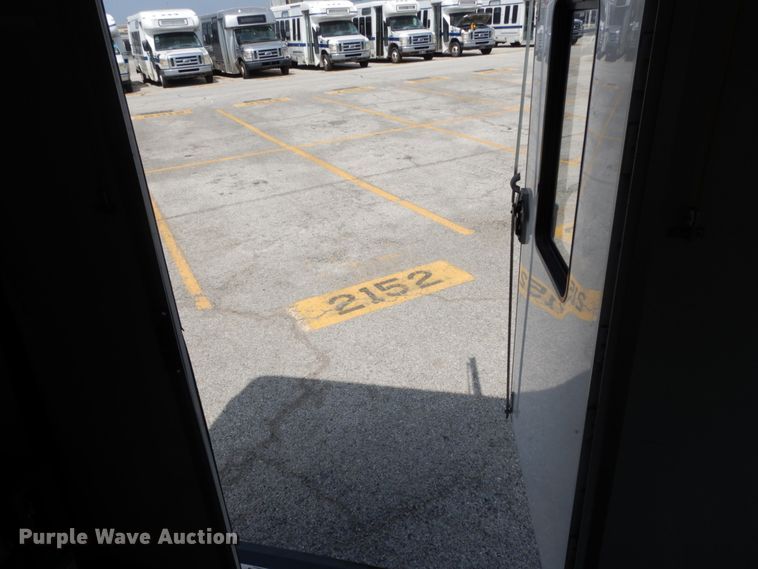 image for item DM2923 2008 Ford E450  shuttle bus