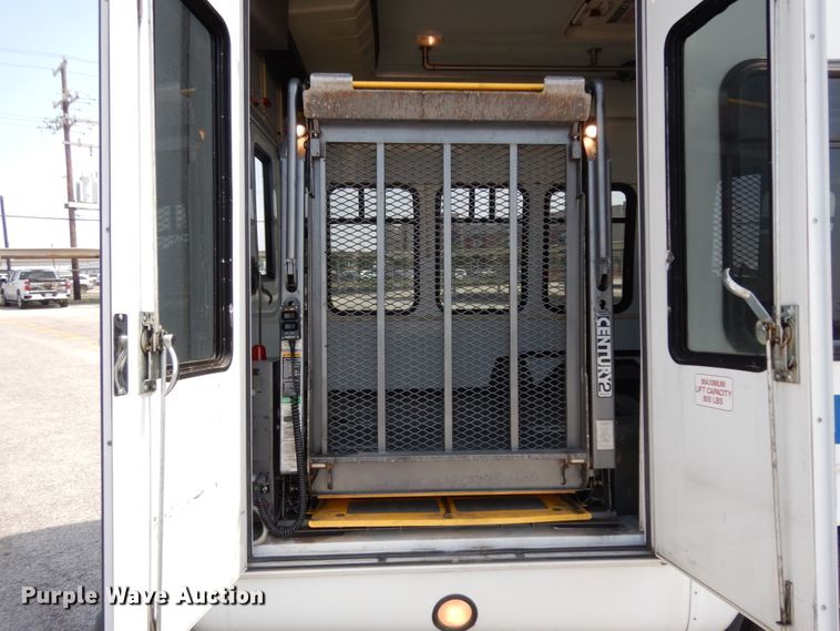 image for item DM2923 2008 Ford E450  shuttle bus