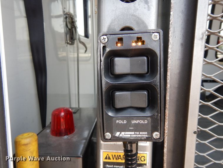 image for item DM2923 2008 Ford E450  shuttle bus