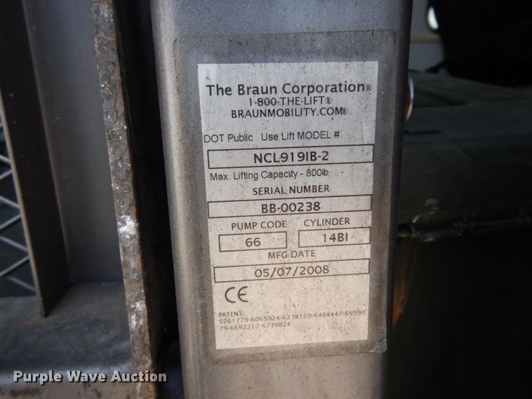 image for item DM2923 2008 Ford E450  shuttle bus