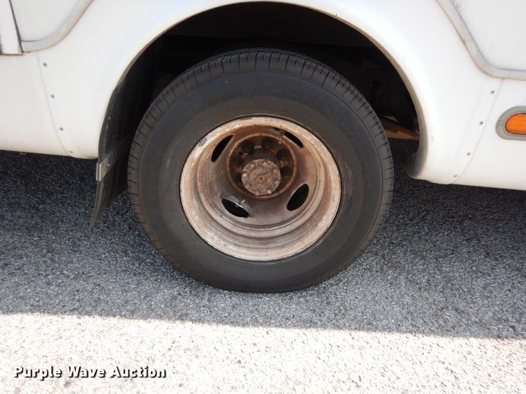 image for item DM2923 2008 Ford E450  shuttle bus