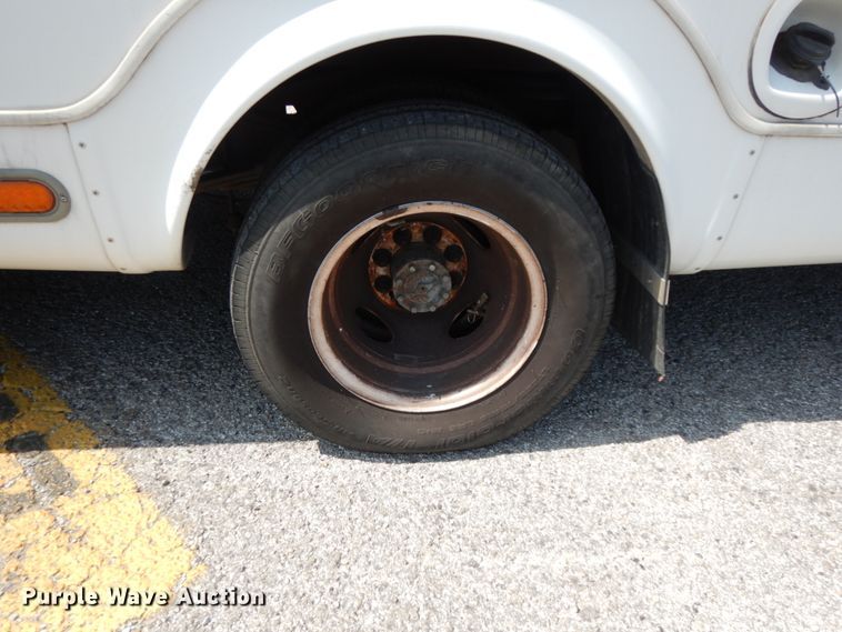 image for item DM2923 2008 Ford E450  shuttle bus