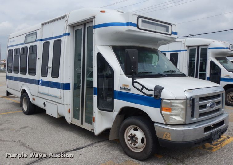 image for item DM2924 2009 Ford E450  shuttle bus