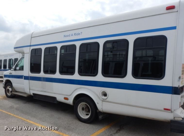 image for item DM2924 2009 Ford E450  shuttle bus