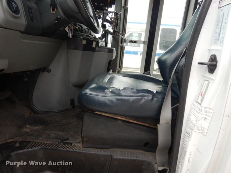 image for item DM2924 2009 Ford E450  shuttle bus