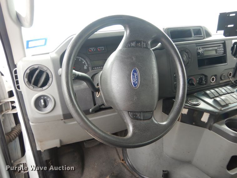 image for item DM2924 2009 Ford E450  shuttle bus