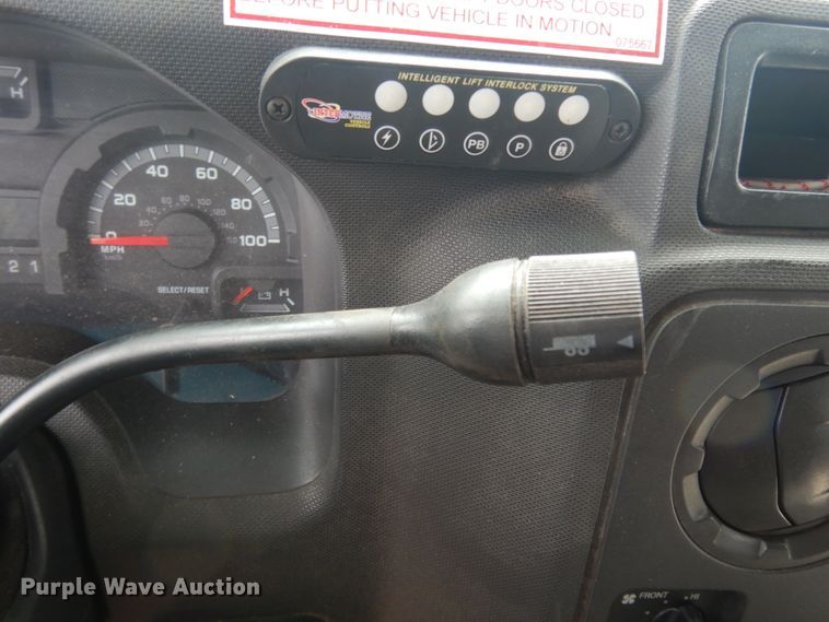 image for item DM2924 2009 Ford E450  shuttle bus