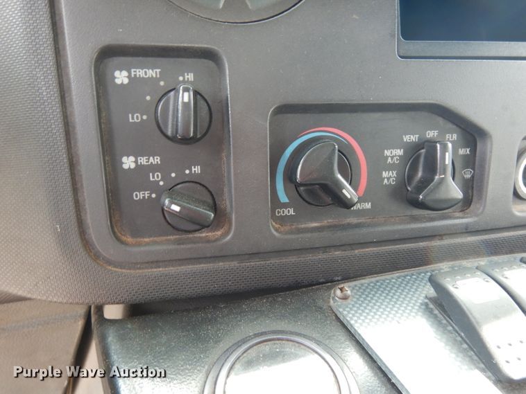 image for item DM2924 2009 Ford E450  shuttle bus