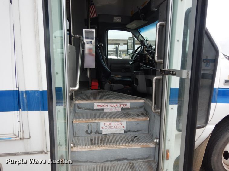 image for item DM2924 2009 Ford E450  shuttle bus