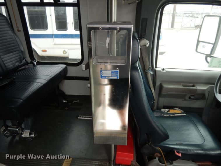 image for item DM2924 2009 Ford E450  shuttle bus