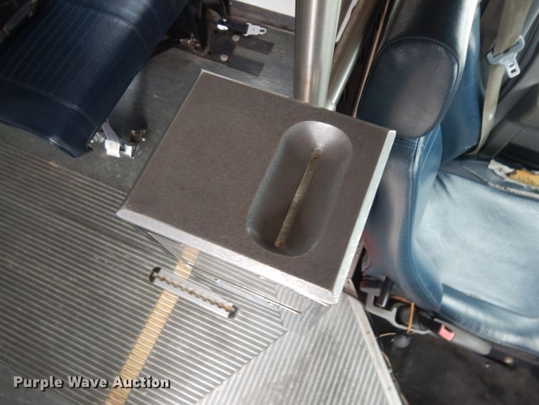 image for item DM2924 2009 Ford E450  shuttle bus