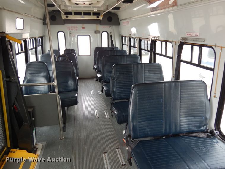 image for item DM2924 2009 Ford E450  shuttle bus