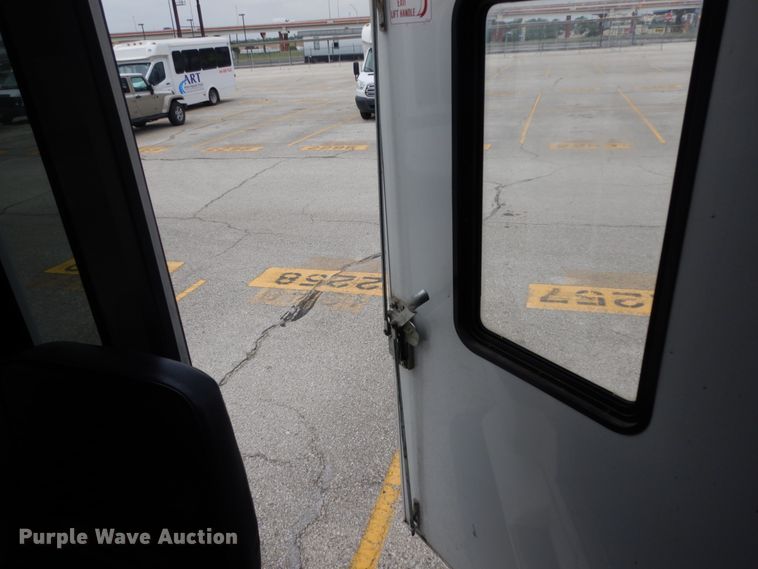 image for item DM2924 2009 Ford E450  shuttle bus