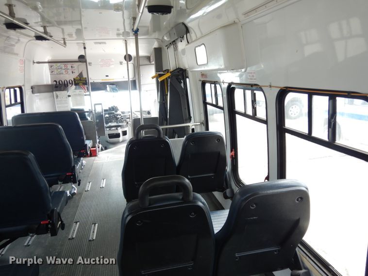 image for item DM2924 2009 Ford E450  shuttle bus