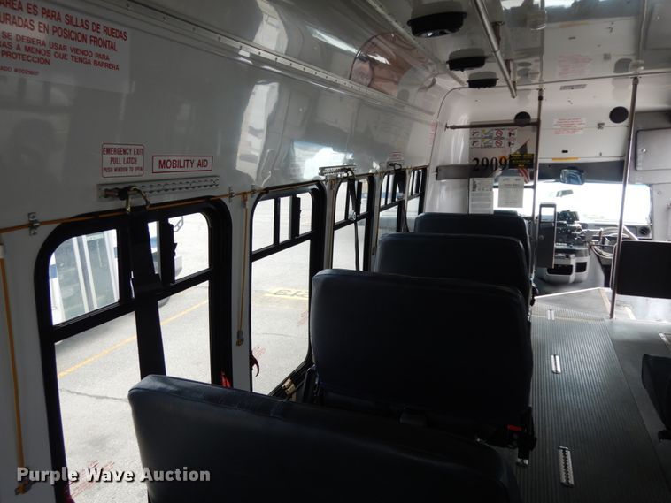 image for item DM2924 2009 Ford E450  shuttle bus