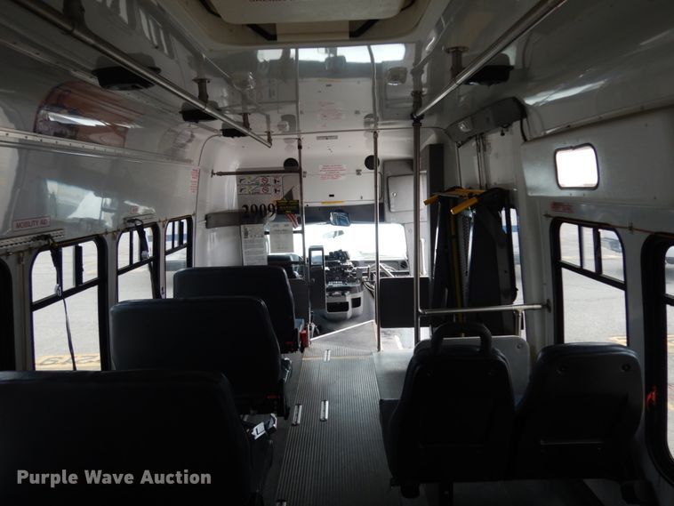 image for item DM2924 2009 Ford E450  shuttle bus