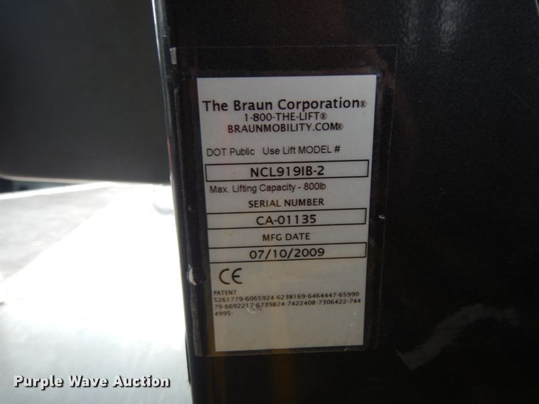 image for item DM2924 2009 Ford E450  shuttle bus