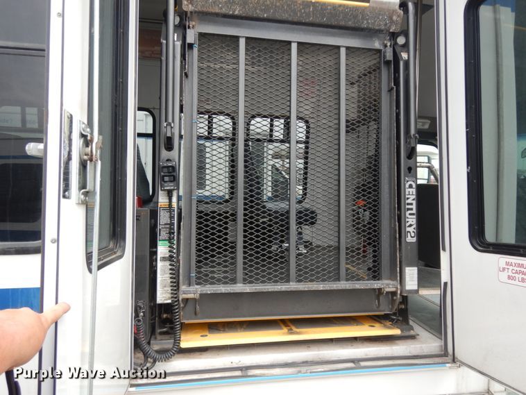 image for item DM2924 2009 Ford E450  shuttle bus