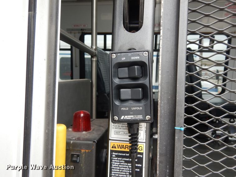 image for item DM2924 2009 Ford E450  shuttle bus