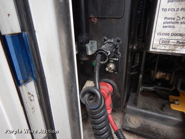 image for item DM2924 2009 Ford E450  shuttle bus