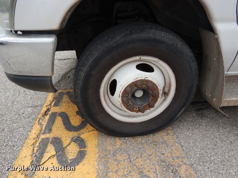 image for item DM2924 2009 Ford E450  shuttle bus