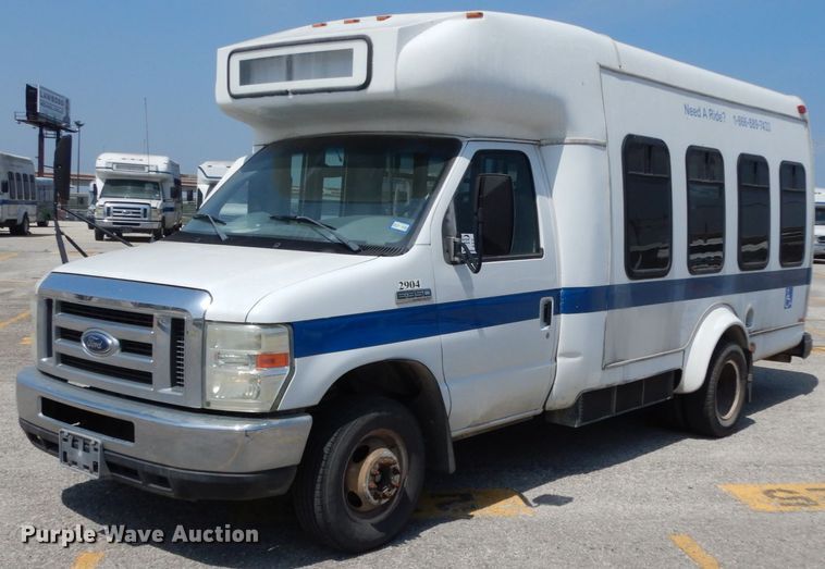 image for item DM2925 2008 Ford E350  shuttle bus