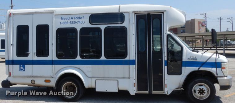 image for item DM2925 2008 Ford E350  shuttle bus