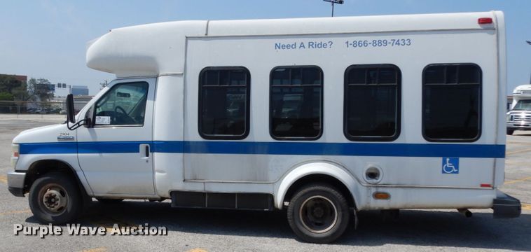 image for item DM2925 2008 Ford E350  shuttle bus
