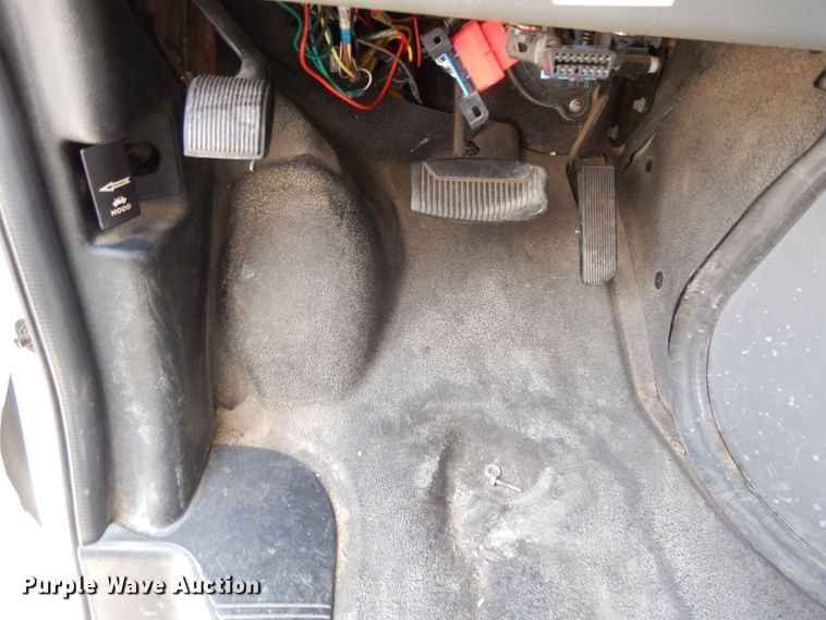 image for item DM2925 2008 Ford E350  shuttle bus