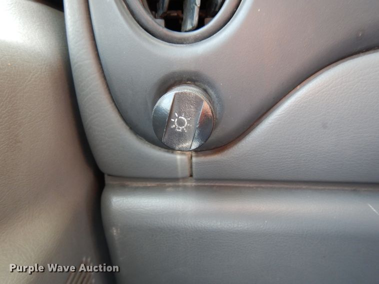 image for item DM2925 2008 Ford E350  shuttle bus