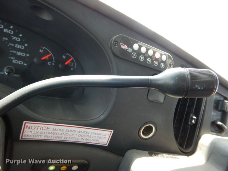 image for item DM2925 2008 Ford E350  shuttle bus