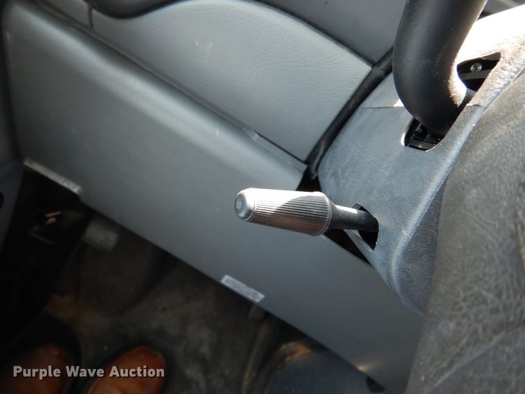 image for item DM2925 2008 Ford E350  shuttle bus