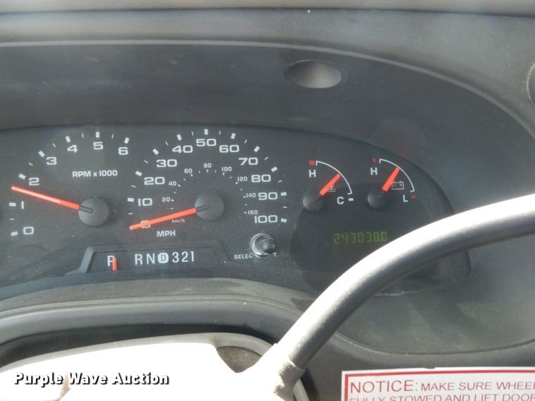 image for item DM2925 2008 Ford E350  shuttle bus