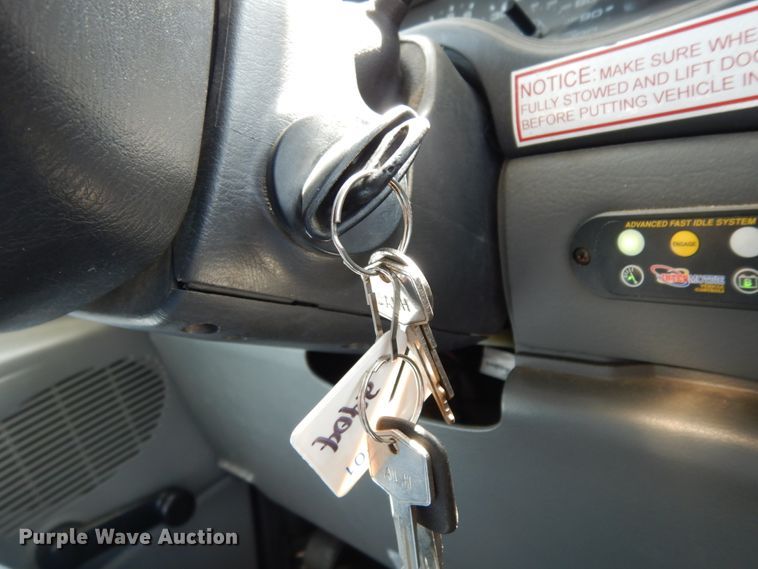 image for item DM2925 2008 Ford E350  shuttle bus